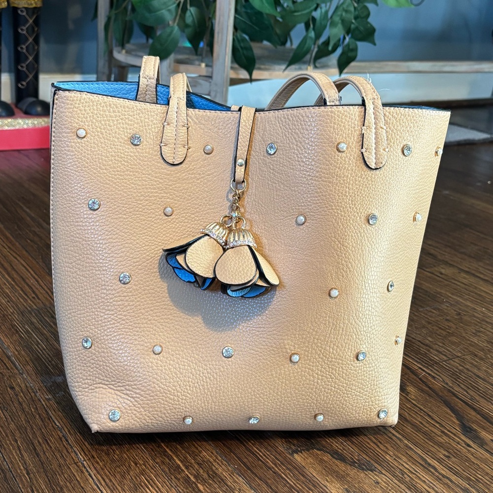 Chic Tan Tote Bag with Floral Accent